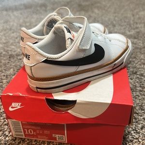 Nike Court Legacy